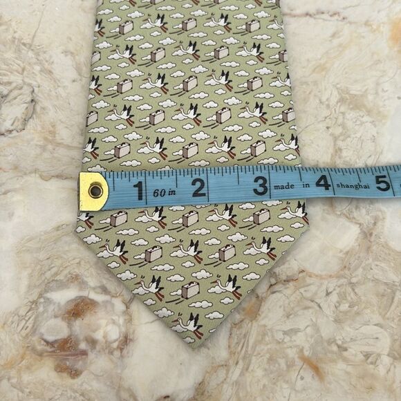 Hermès 100% Silk Printed Tie Whimsical Storks & Suitcase New Dad Tie - Picture 9 of 10